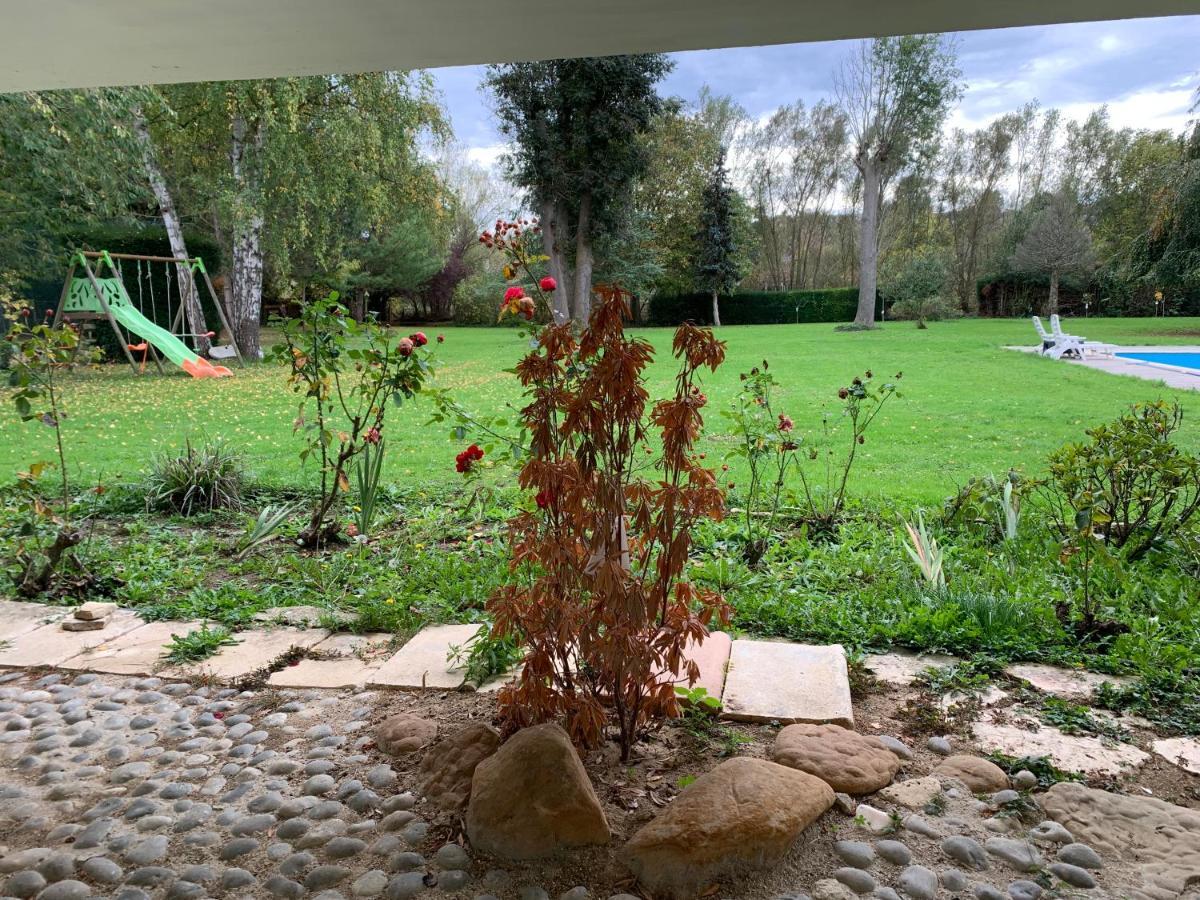 Appartement Familial Au Bord De La Marne, Jardin 8000M2, Piscine, Court De Tennis, Terrasse, Parking Gratuit Proche Disneyland Isles-lès-Villenoy Exteriör bild