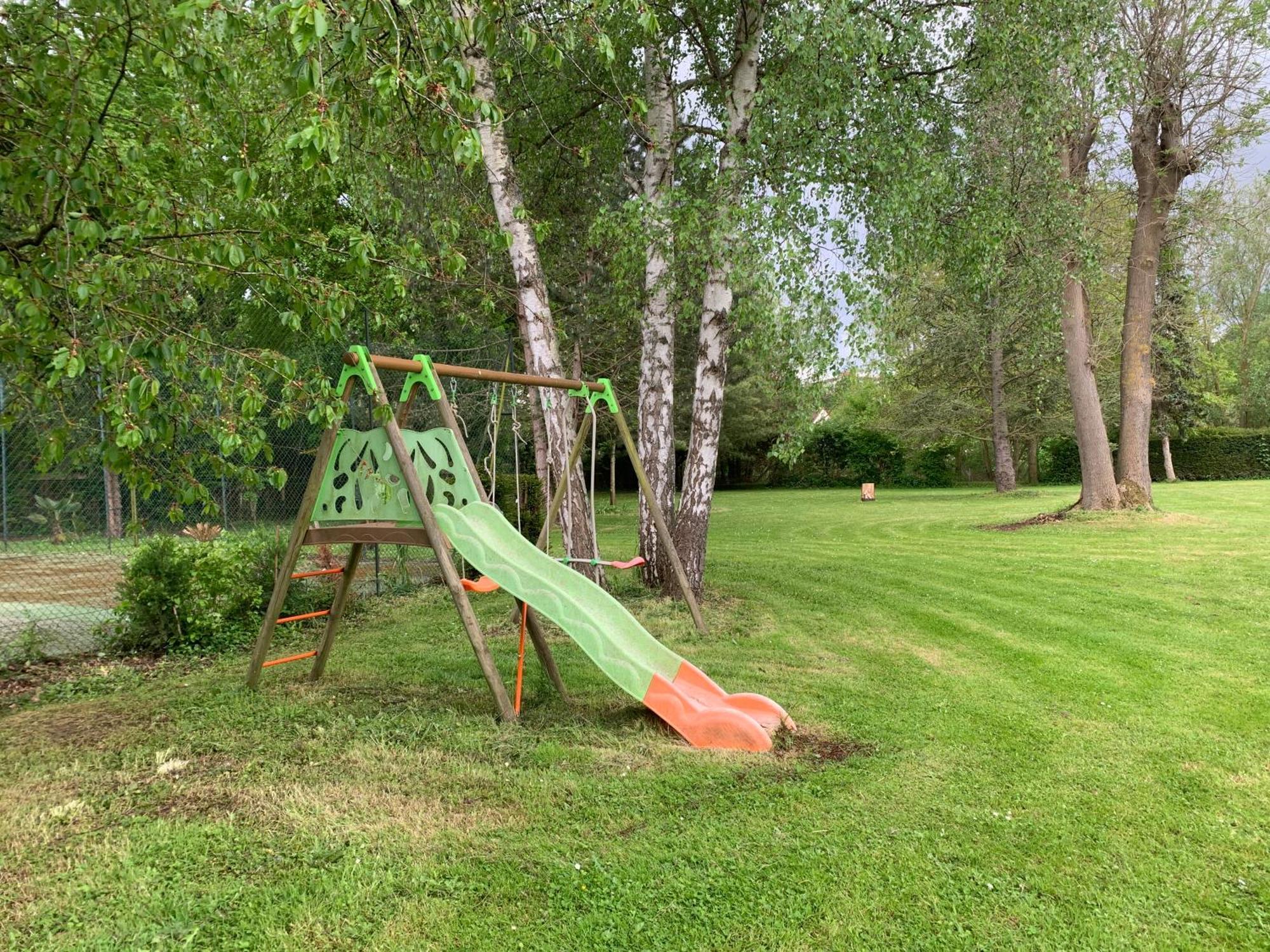 Appartement Familial Au Bord De La Marne, Jardin 8000M2, Piscine, Court De Tennis, Terrasse, Parking Gratuit Proche Disneyland Isles-lès-Villenoy Exteriör bild