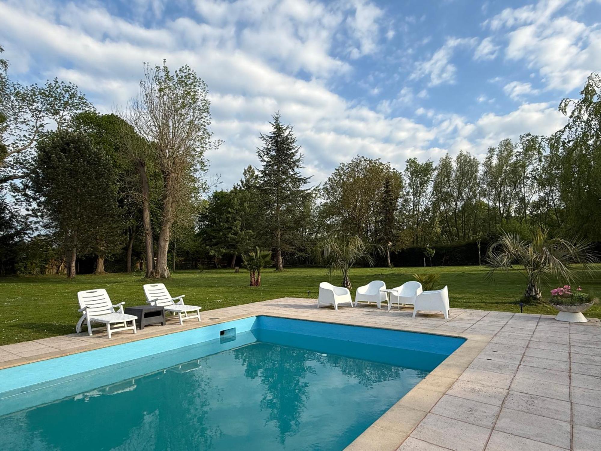 Appartement Familial Au Bord De La Marne, Jardin 8000M2, Piscine, Court De Tennis, Terrasse, Parking Gratuit Proche Disneyland Isles-lès-Villenoy Exteriör bild
