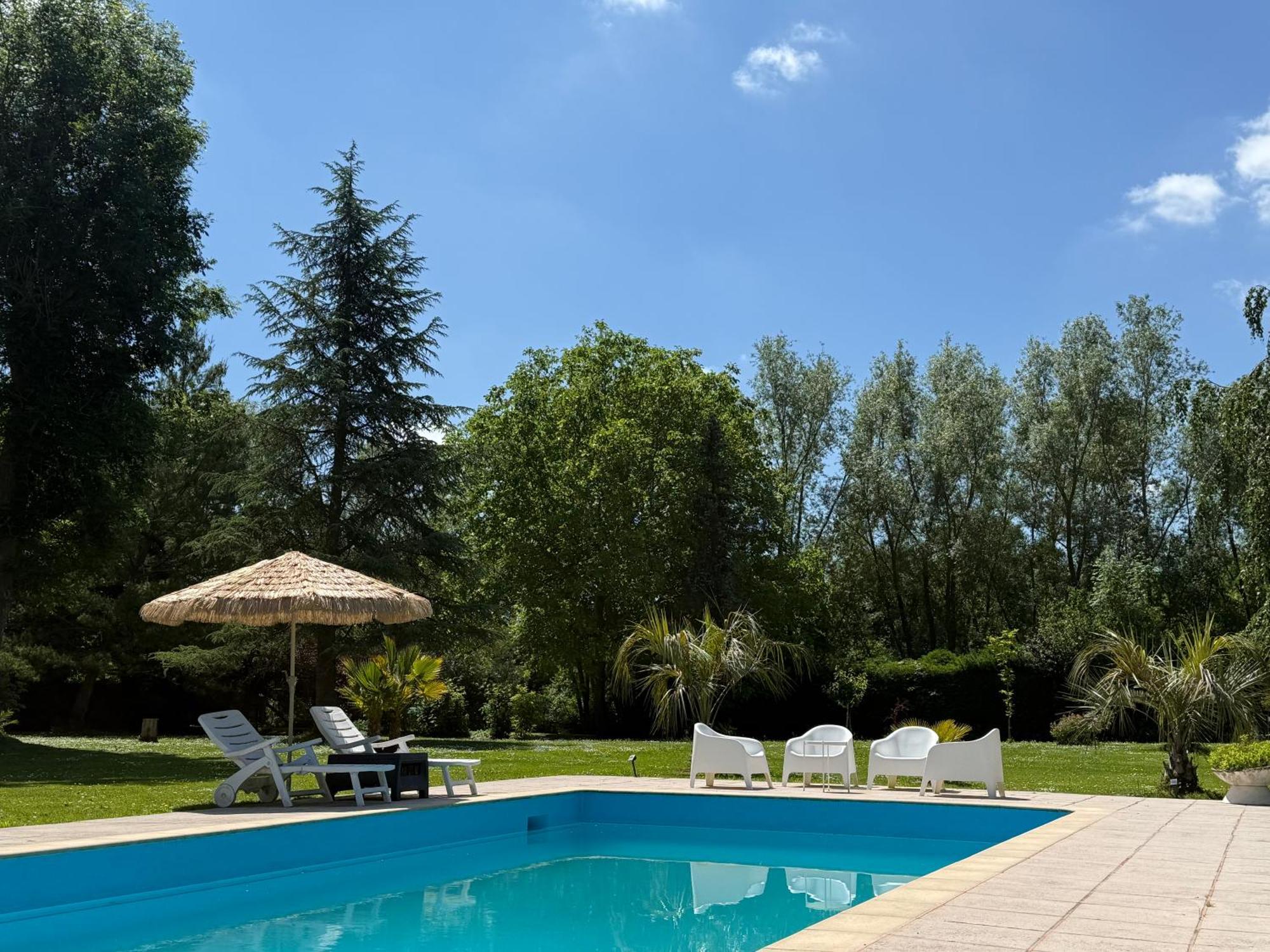 Appartement Familial Au Bord De La Marne, Jardin 8000M2, Piscine, Court De Tennis, Terrasse, Parking Gratuit Proche Disneyland Isles-lès-Villenoy Exteriör bild